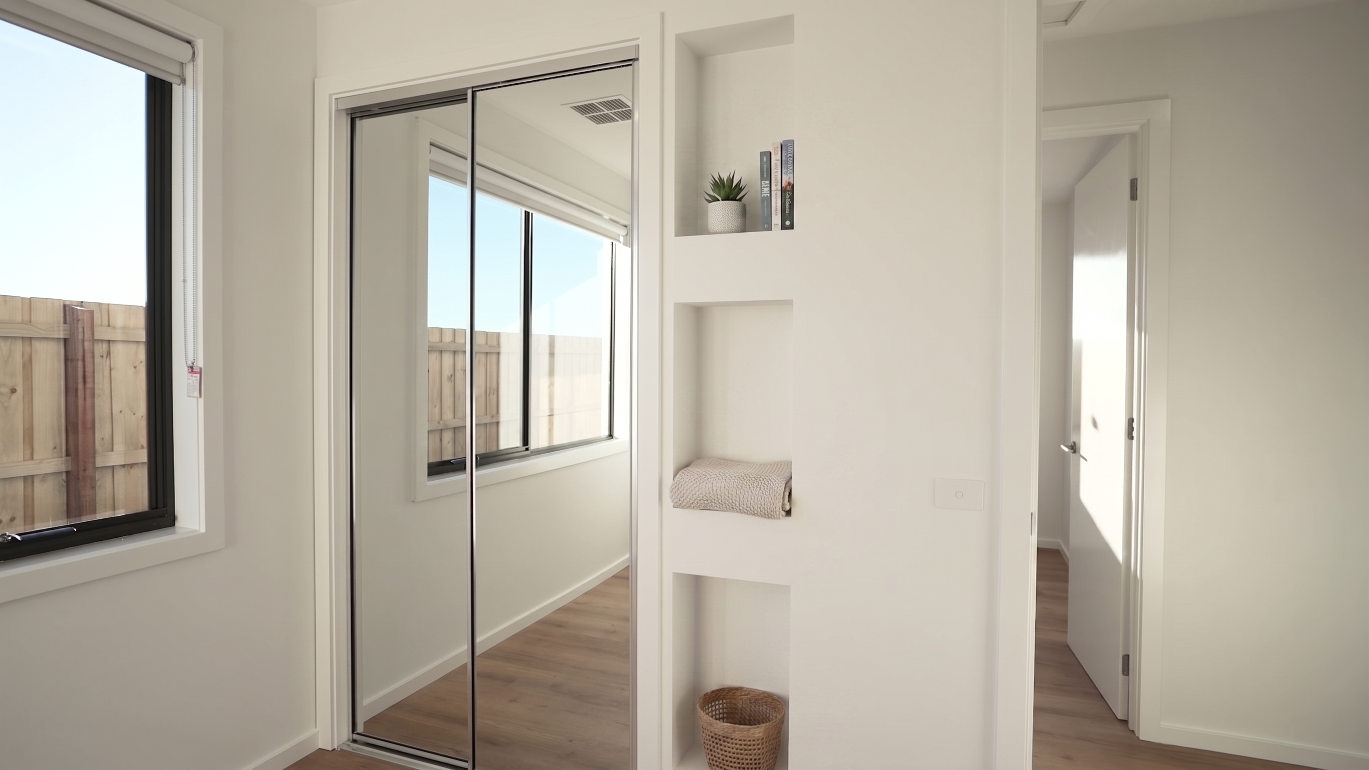 Bedroom 4 with niches