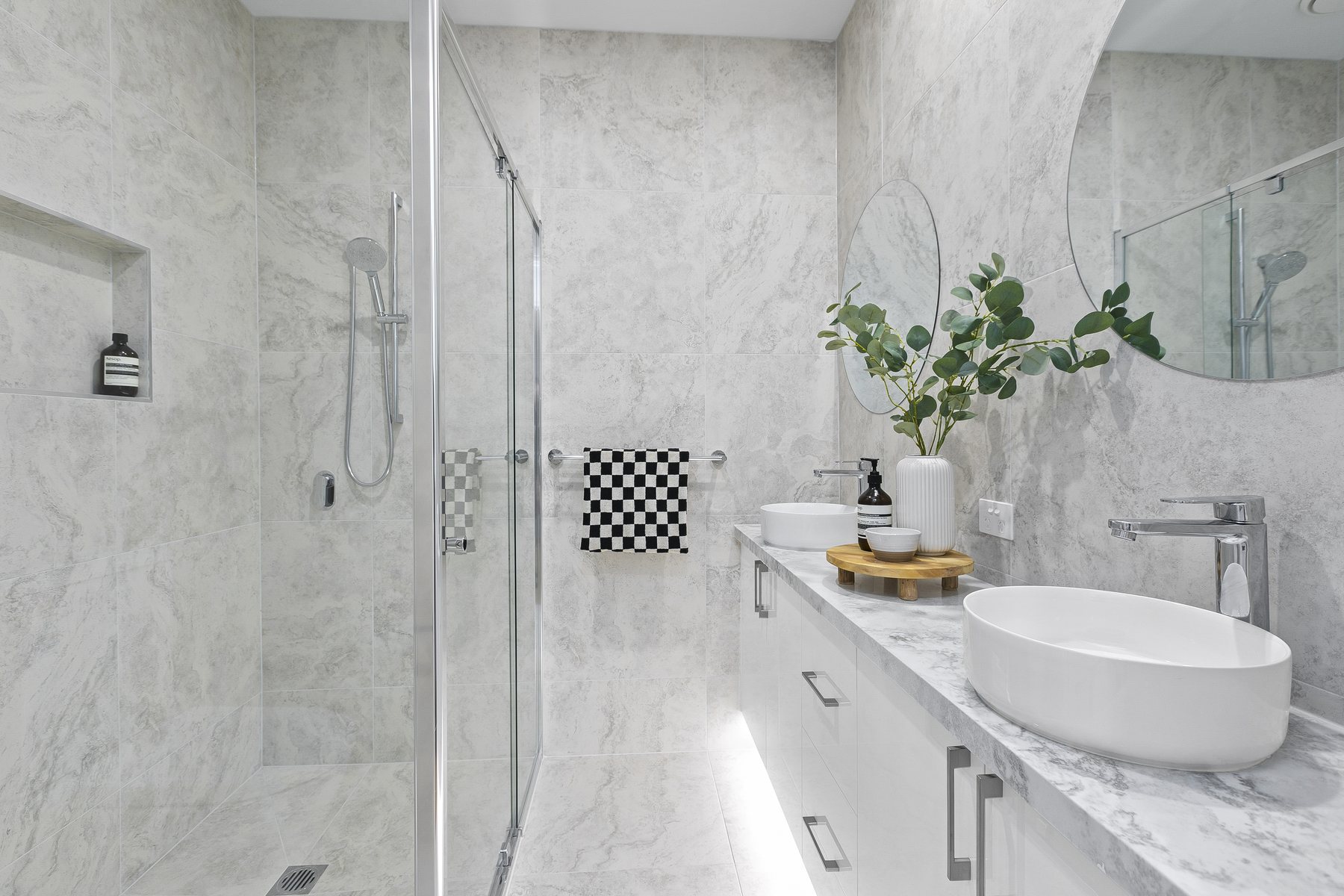Ensuite finished in travertine